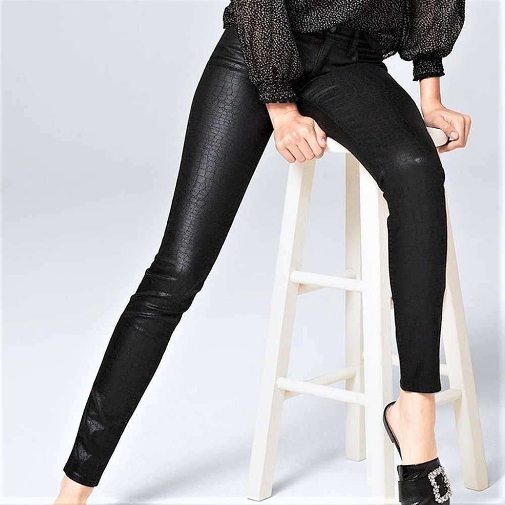 NWT Mid-Rise White House Black Market Coated Croc-Embossed Skinny Jeans - Size 2